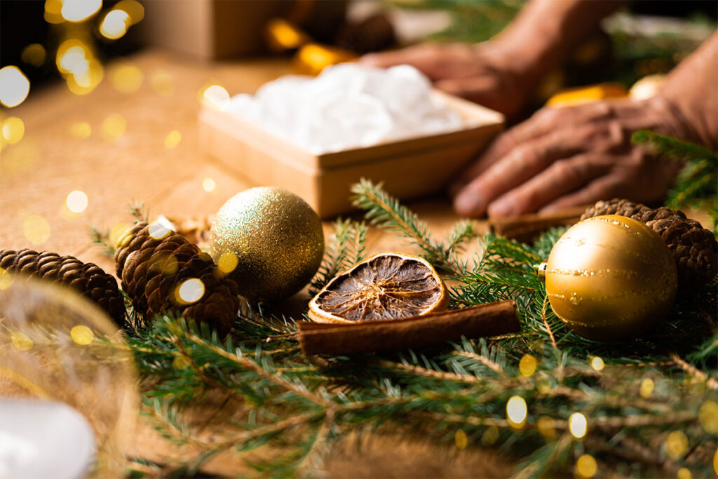 decorazioni natalizie verde e oro